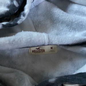 hollister hoodie , worn only once, since M